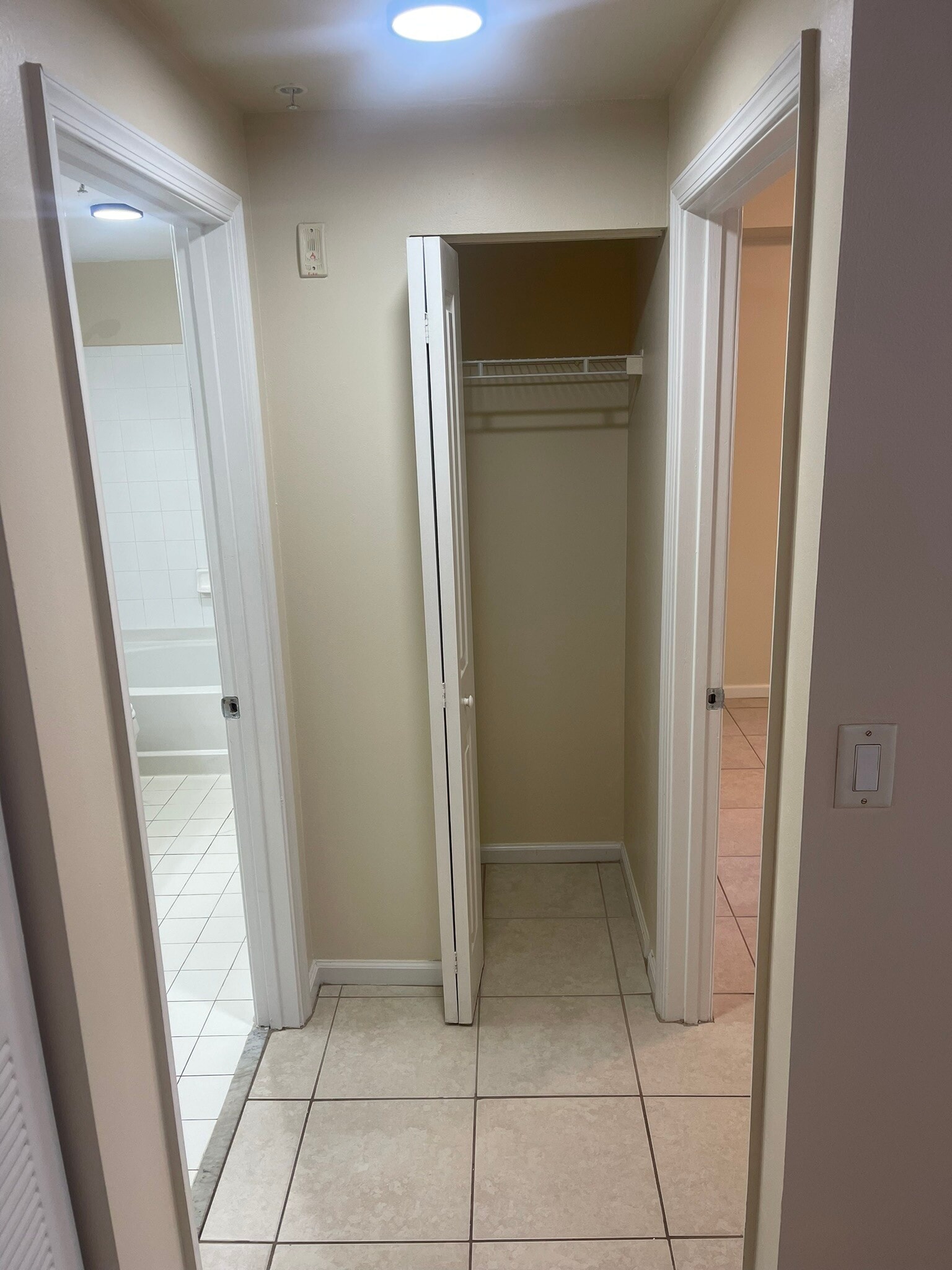 Building Photo - 5840 W Sample Rd