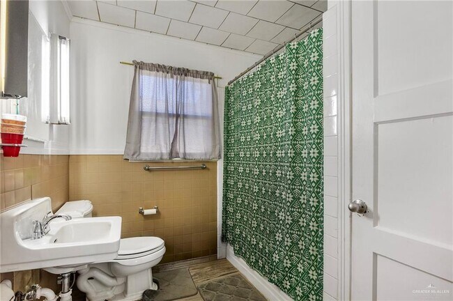 Building Photo - 25 W Kelly Ave