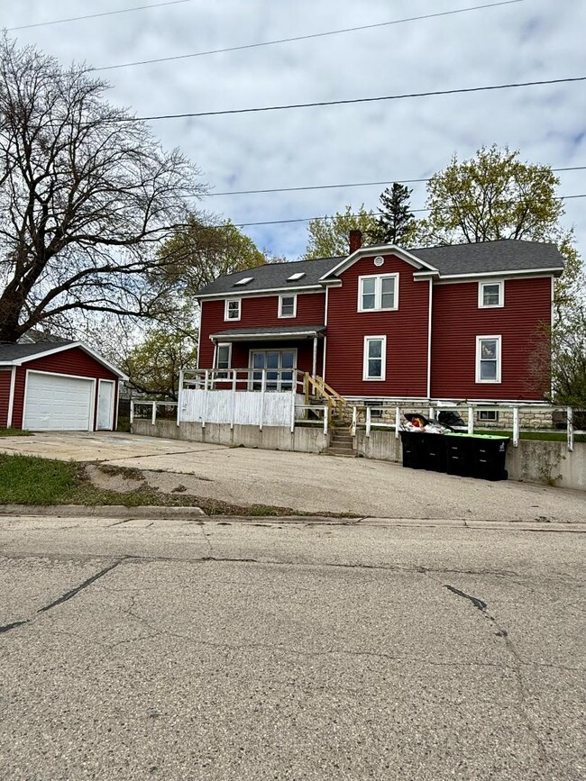 Building Photo - 1103 West Dr