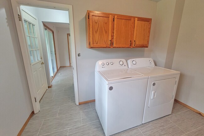 Building Photo - 1808 Dakota St