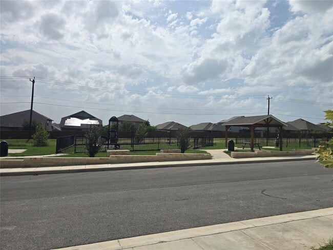 Building Photo - 7520 Magnolia Village