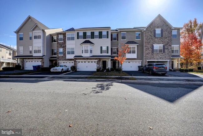 Building Photo - 536 Van Dyke Cir