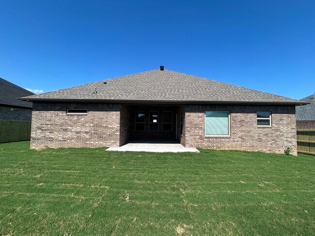 Building Photo - Beautiful Bentonville Home! 4 Bedrooms, 2....