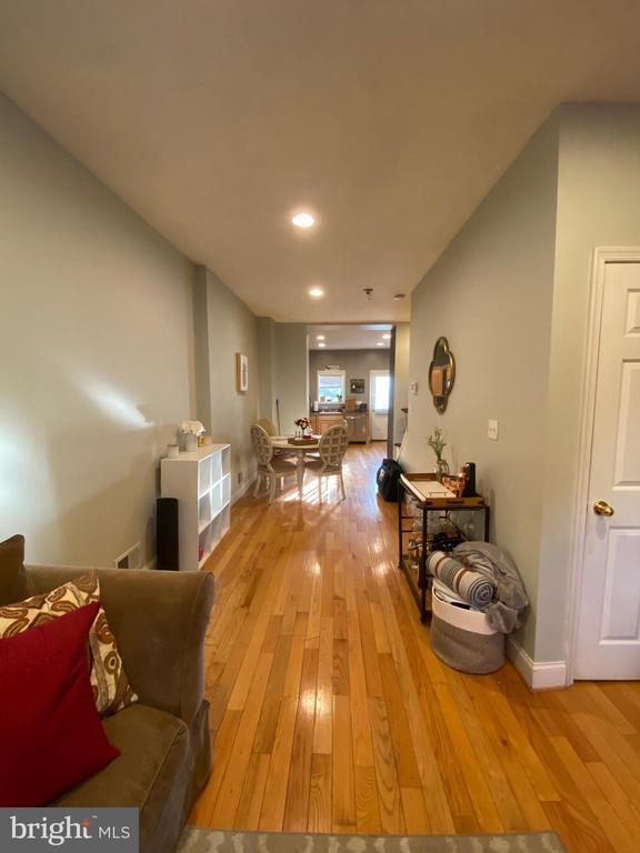 Building Photo - 1444 S Charles St