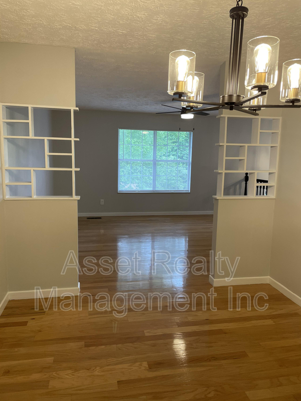Building Photo - 608 Augustan Ln