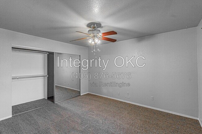 Building Photo - 4400 Hemingway Dr