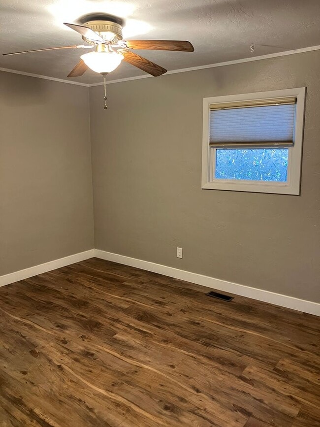 Building Photo - Cozy Three Bedroom Home in South Salem
