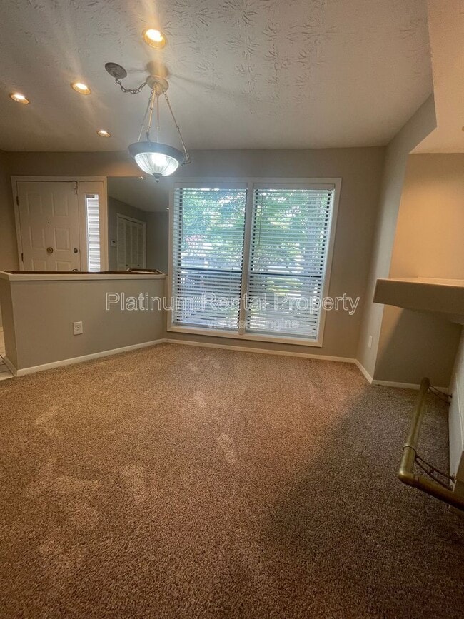 Building Photo - 402 Wynnes Ridge Cir SE