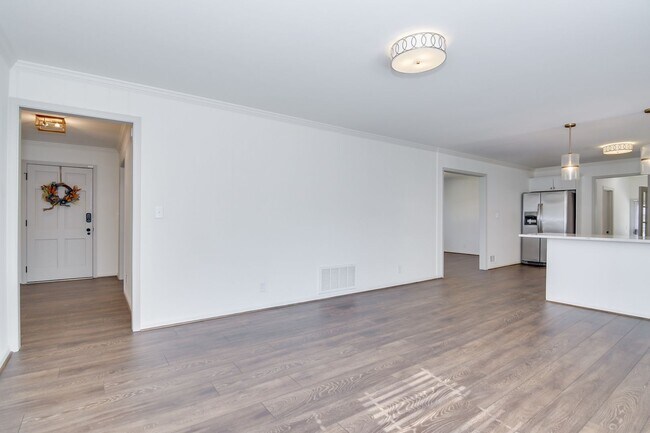 Building Photo - Southern Charm Brick Ranch Home