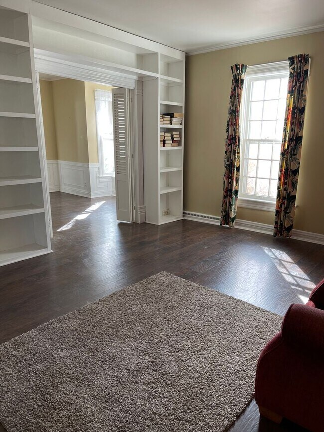 Building Photo - Nice 3 Bedroom Home near Downtown