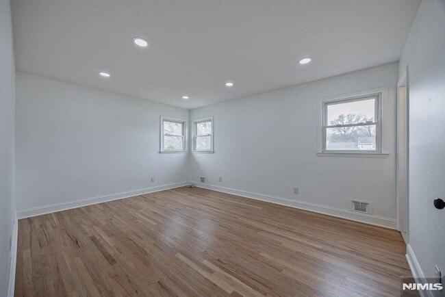 Building Photo - 327 Webster Dr