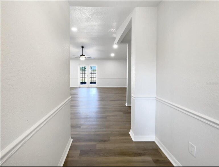 Building Photo - 2334 W Price Blvd