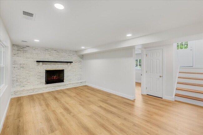 Building Photo - 57 Greenvale Rd