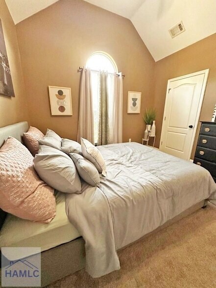 Building Photo - 1102 Sara Ln