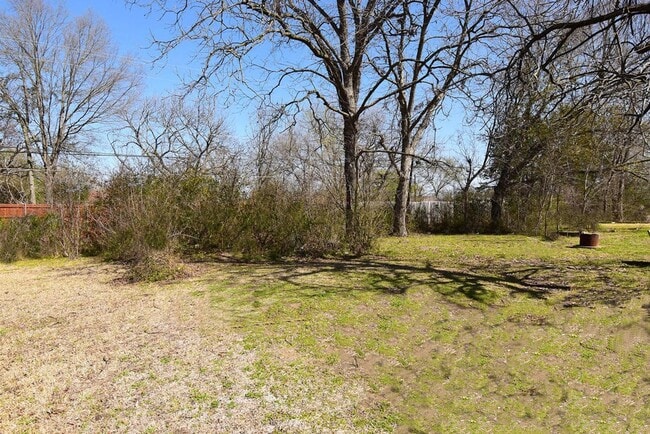 Building Photo - LORAINE.518-520