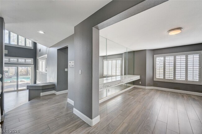 Building Photo - 3800 Beacon Point St