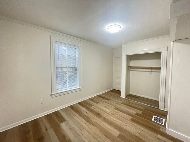 Building Photo - 475 Wilson St