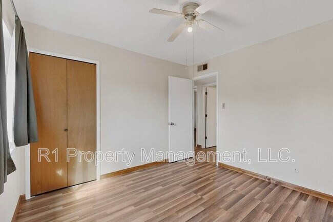 Building Photo - 2702 Avenida Del Sol