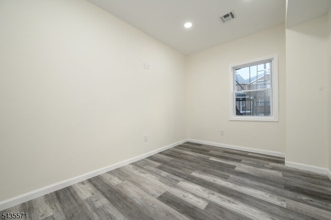 Building Photo - 287 Orange St
