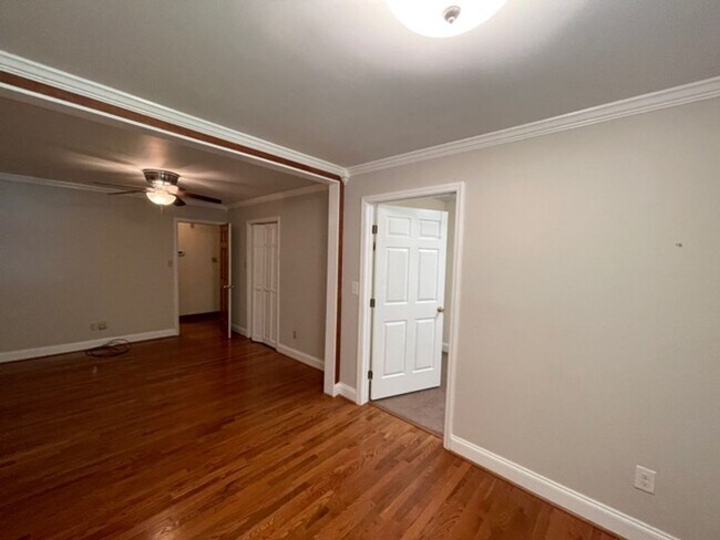 Building Photo - Wonderful ranch with inground pool!