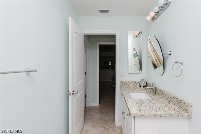 Building Photo - 11693 Oakland Dr