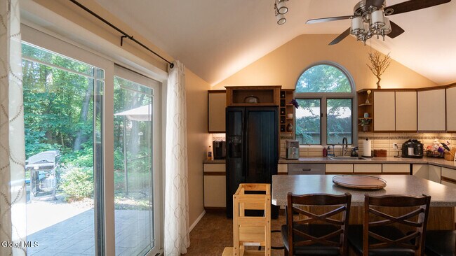 Building Photo - 64 Meadow Rue Pl