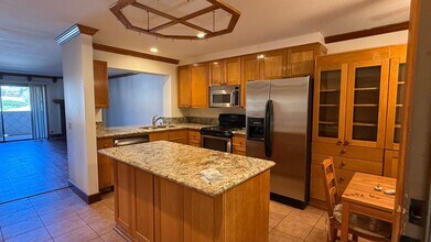 Building Photo - The Boardwalk- Walking distance to UCSD! 2...