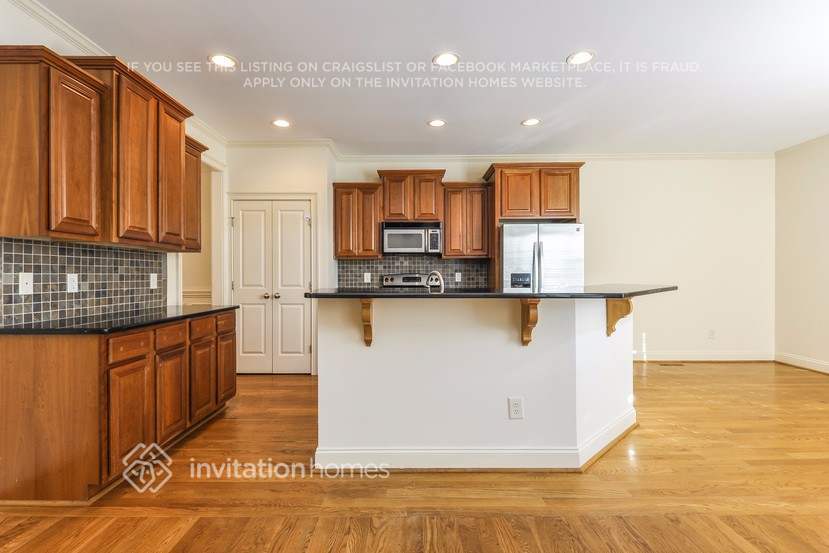 Building Photo - 513 Skygrove Dr