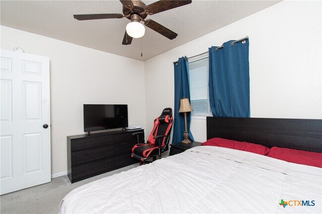 Building Photo - 211 Sims Ridge Dr