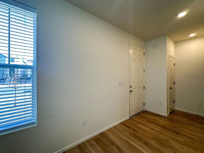 Building Photo - Painted Prairie 3bd 2.5ba paired house by DIA!