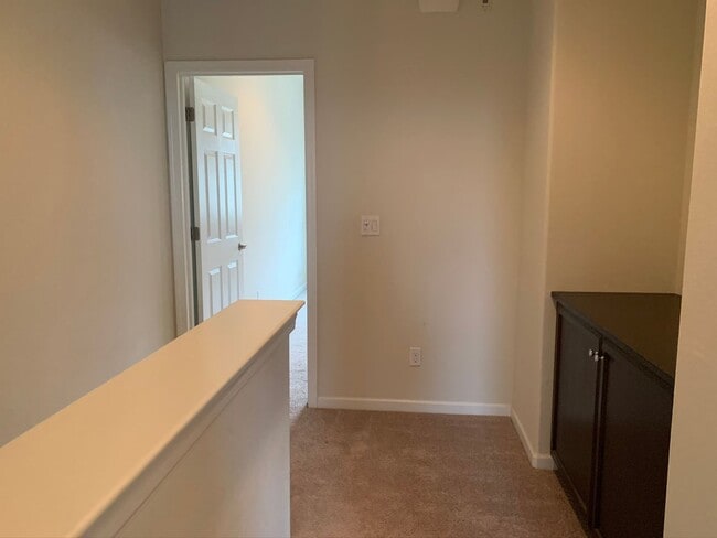 Building Photo - 3 Bed/3 Bath Newer Townhome in Desirable Ardenwood Neighborhood