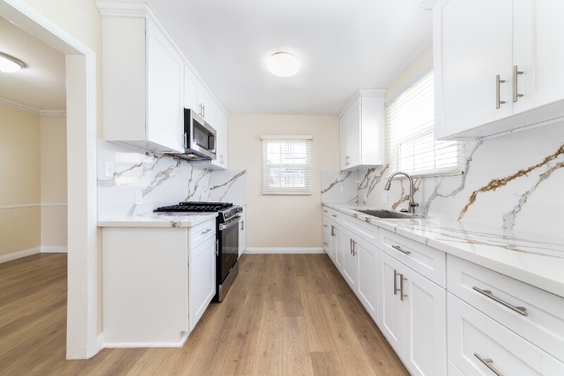 Building Photo - 2147 W 104th St