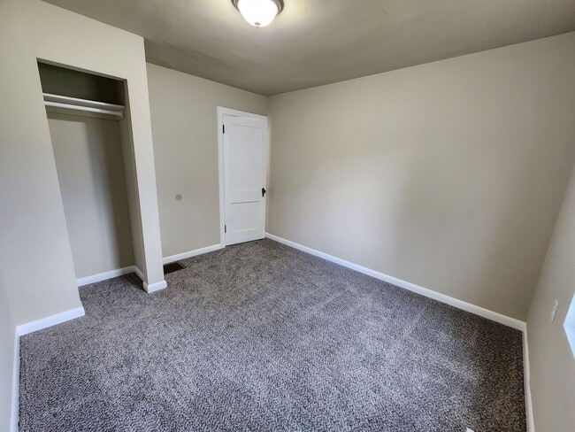 Building Photo - 3 Bedroom 1 Bath Home