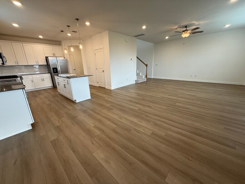 Building Photo - 480 Tailwind Dr