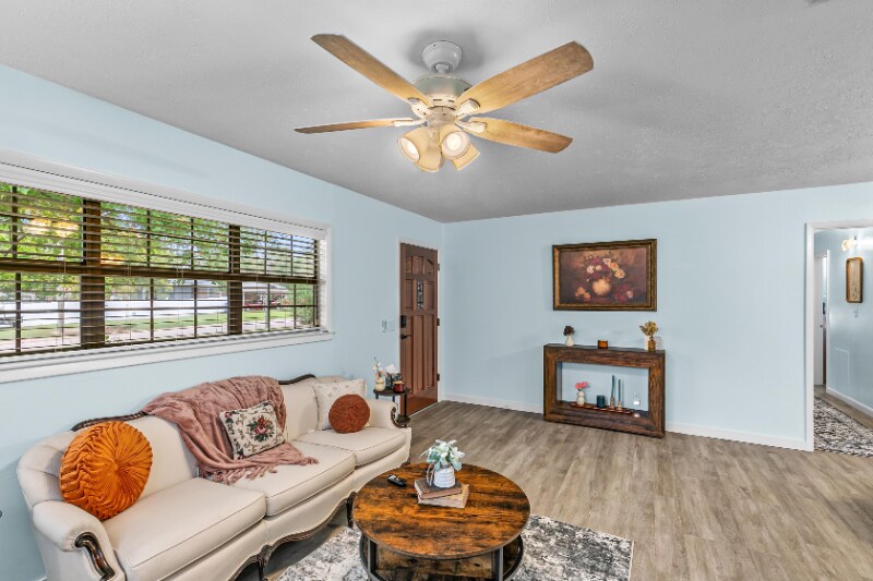 Building Photo - 2003 Roebuck St