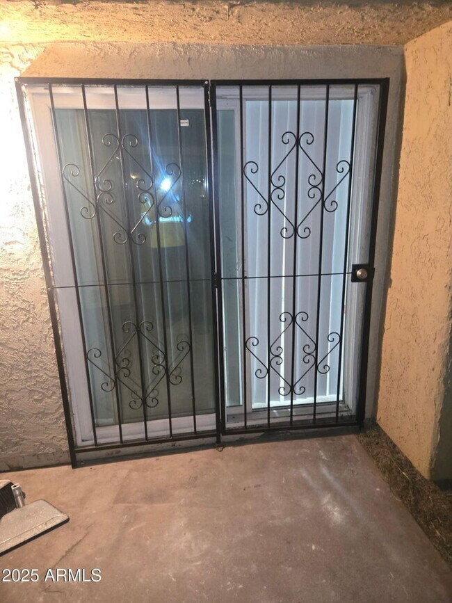 Building Photo - SPECIALS for IMMEDIATE MOVE IN! This is too good to pass up!