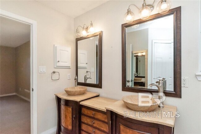 Building Photo - 30894 Pinyon Dr