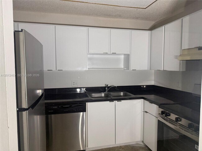 Building Photo - 10916 Royal Palm Blvd