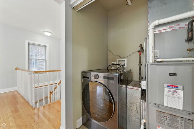 Building Photo - 2611 W Rosemont Ave