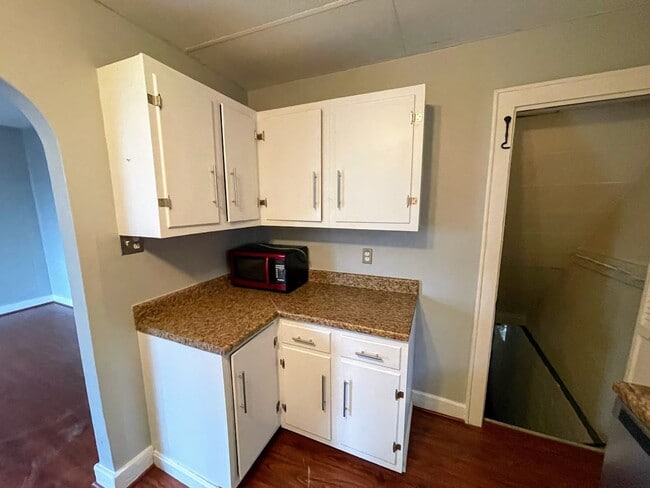 Building Photo - 3 bed 1 bath - Westview, great area, washe...