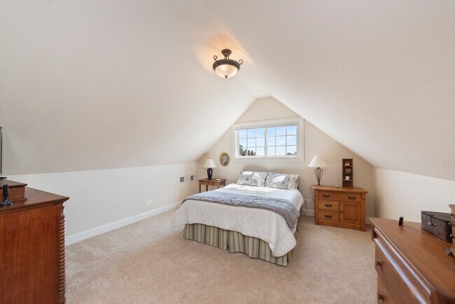 Building Photo - 1223 S Elmwood Ave