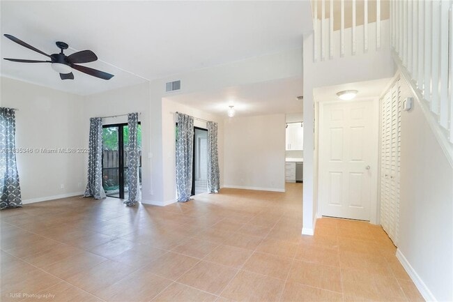 Building Photo - 567 Racquet Club Rd
