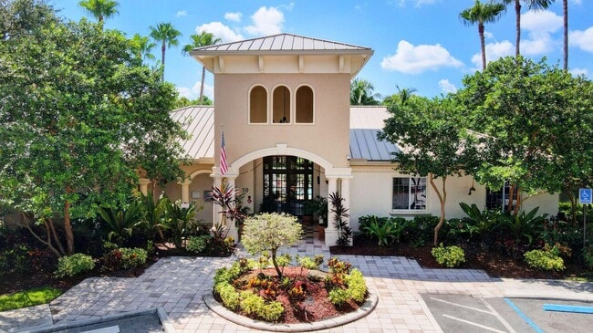 Building Photo - 500 Crestwood Ct S