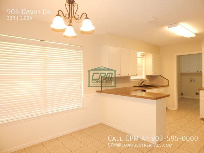 Building Photo - 905 David Dr