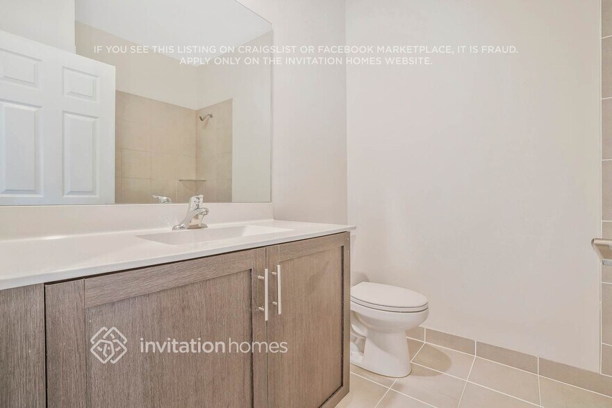 Building Photo - 2835 SW 16th Terrace