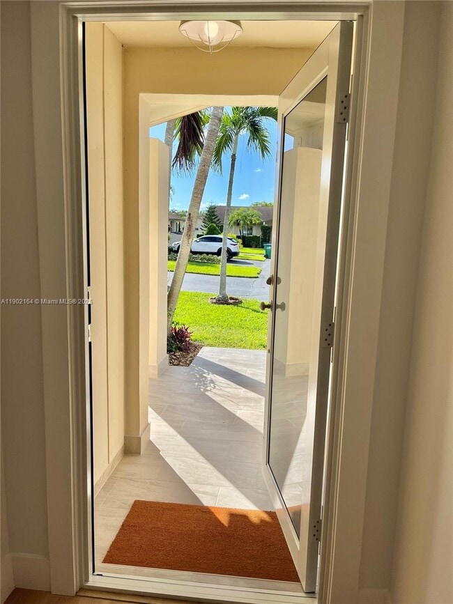 Building Photo - 10909 SW 117th Pl