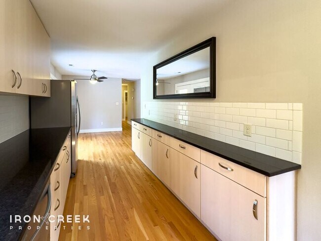 Building Photo - 12 Chateau Pl