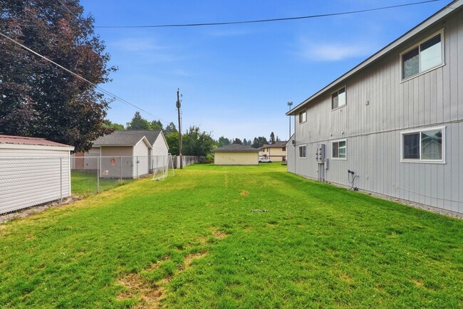 Building Photo - 13121 E Skyview Ave