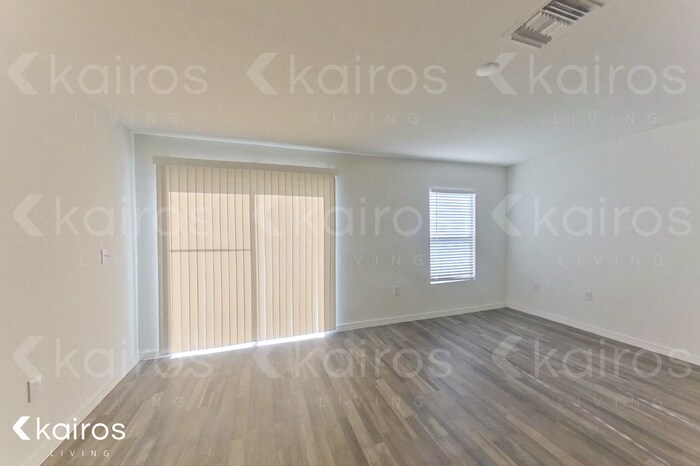 Building Photo - 3024 NE 1st Ave