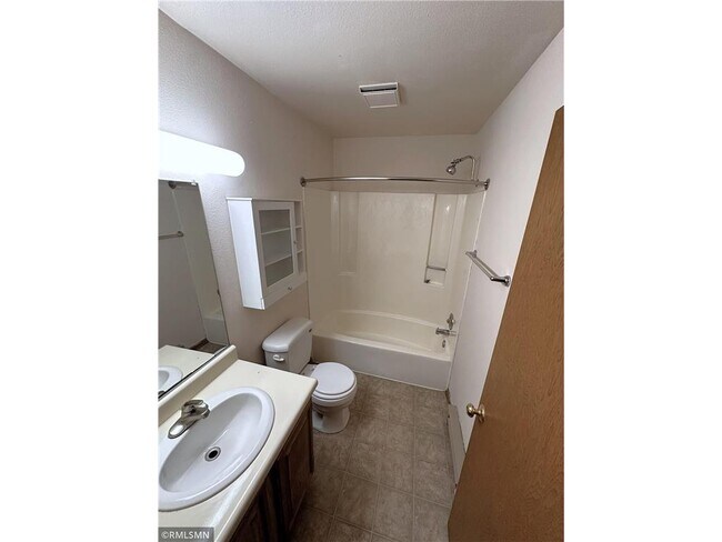 Building Photo - 780 Main St